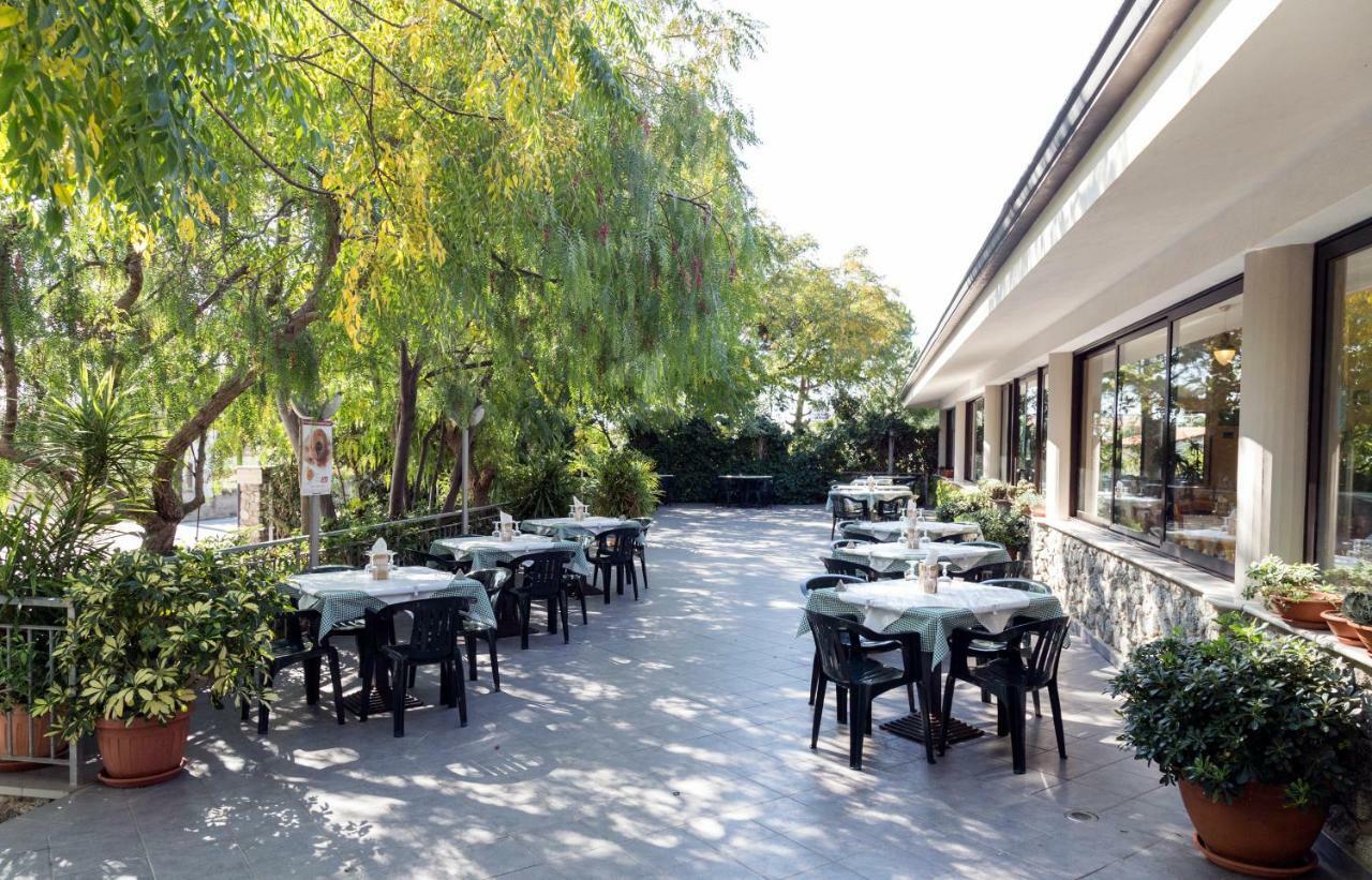 Aparthotel Happy Days Capo Vaticano Exterior foto