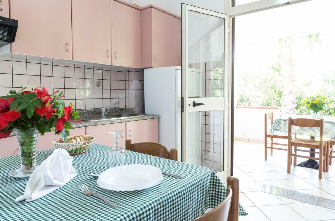 Aparthotel Happy Days Capo Vaticano Exterior foto