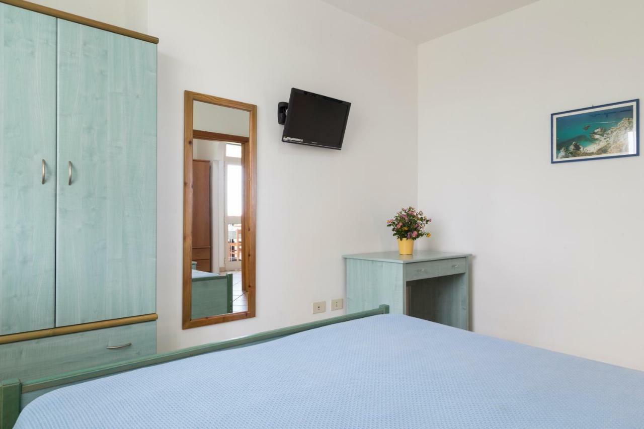 Aparthotel Happy Days Capo Vaticano Exterior foto